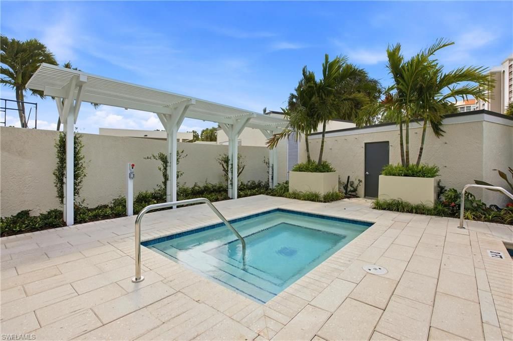 5550 Heron Point Dr, Unit 503, Naples, FL 34108 Photo