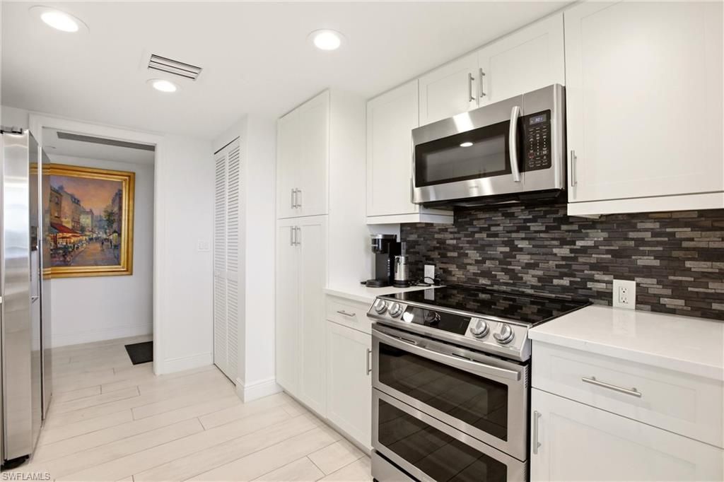 5550 Heron Point Dr, Unit 503, Naples, FL 34108 Photo