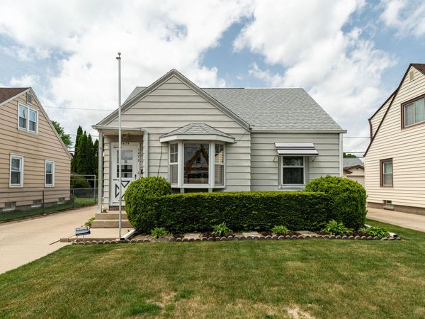 1479 S 93rd St, West Allis, WI 53214