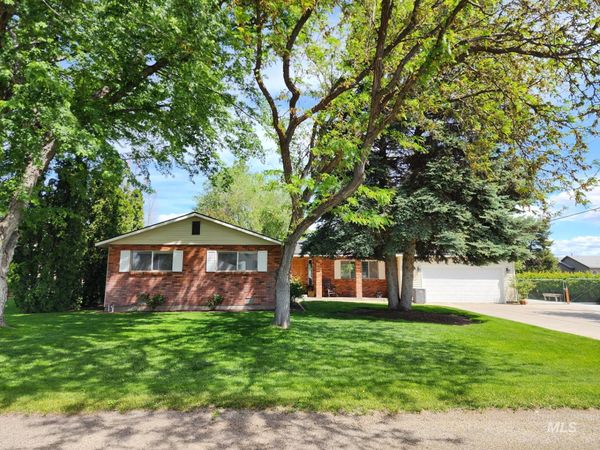 100 NW Carrie Circle, Mountain Home, ID 83647
