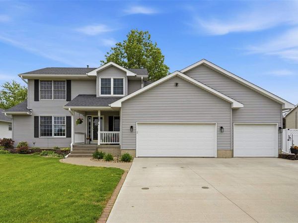 1415 Lyndhurst Dr., Hiawatha, IA 52233