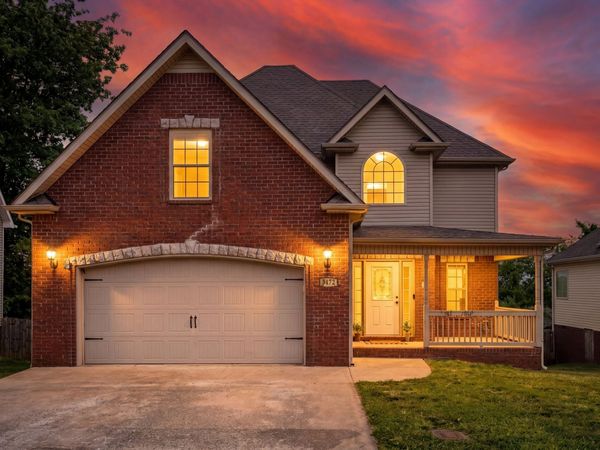 3472 Melrose Dr , Clarksville, TN 37042
