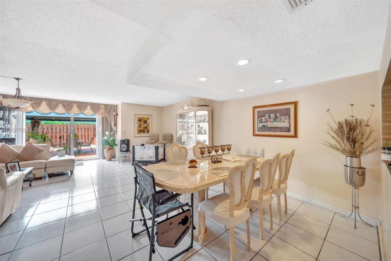 14154 Kendale Lakes Cir, Miami, FL 33183 Photo
