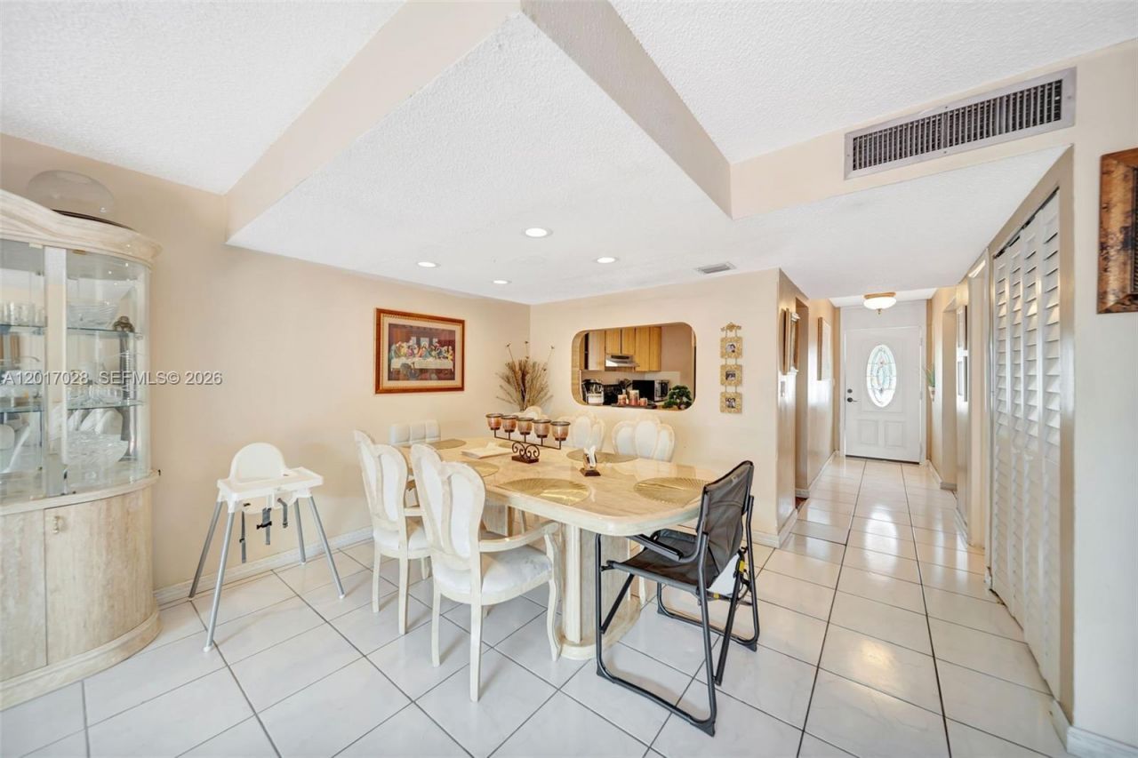 14154 Kendale Lakes Cir, Miami, FL 33183 Photo