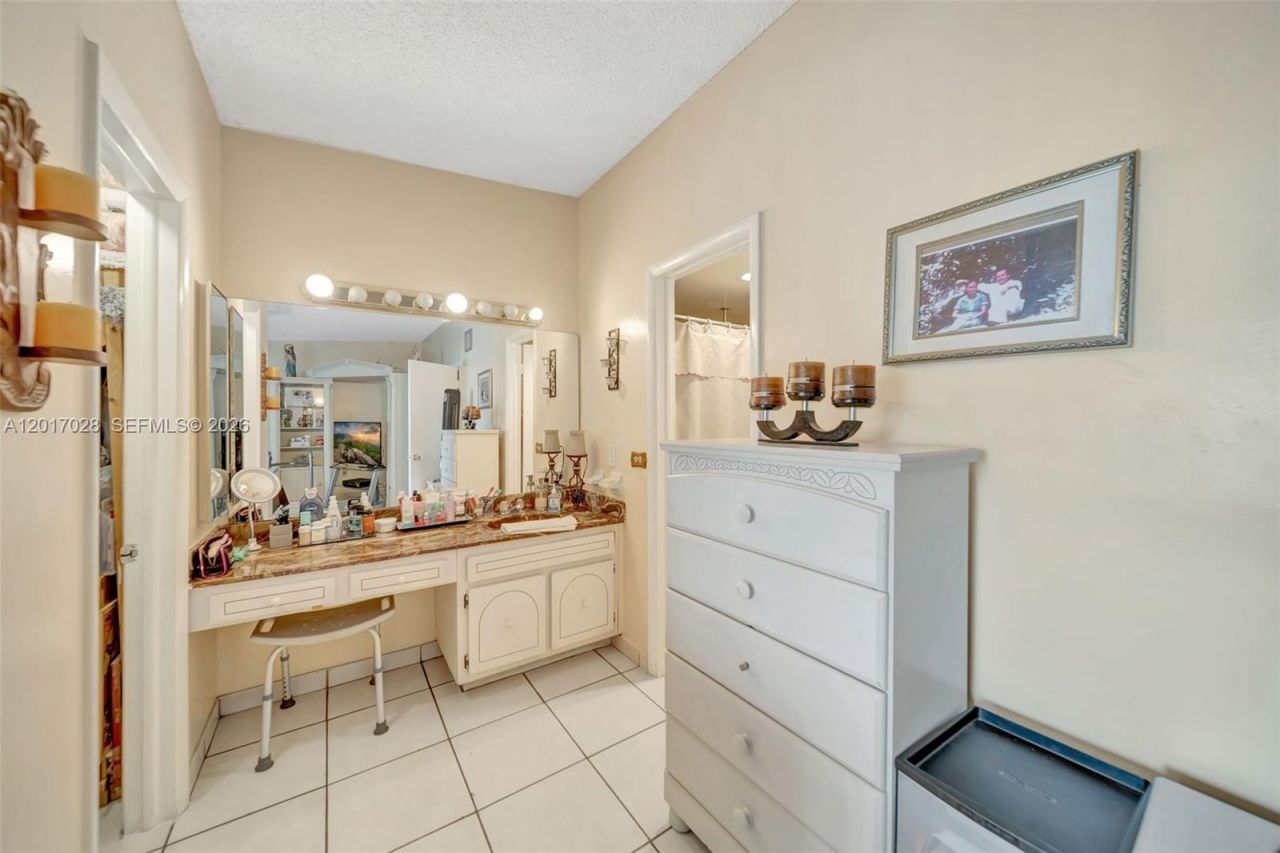 14154 Kendale Lakes Cir, Miami, FL 33183 Photo