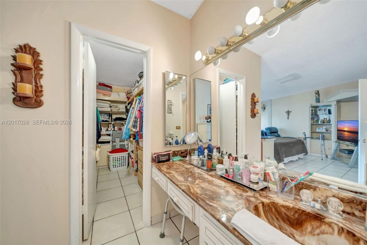 14154 Kendale Lakes Cir, Miami, FL 33183 Photo