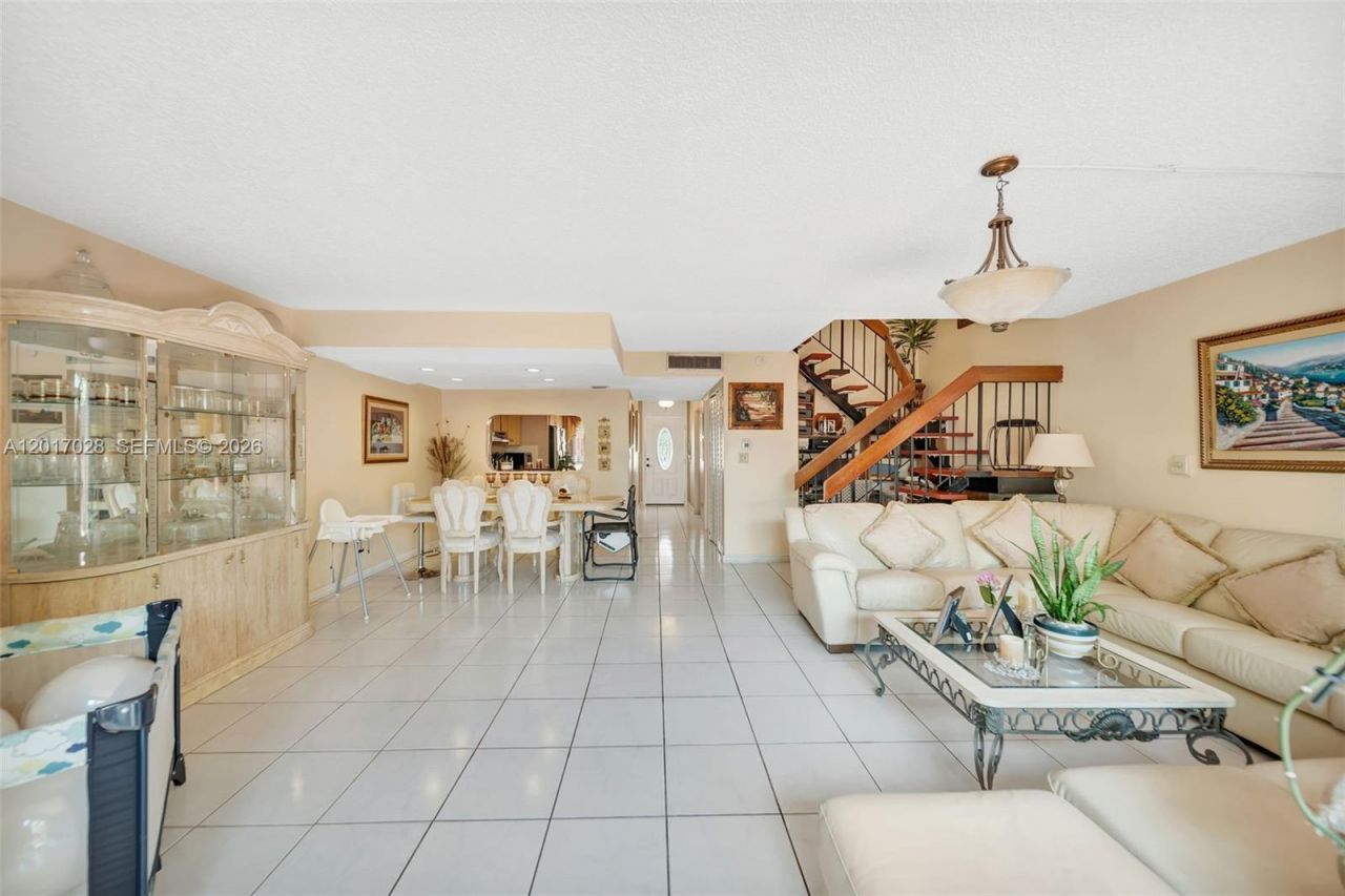 14154 Kendale Lakes Cir, Miami, FL 33183 Photo
