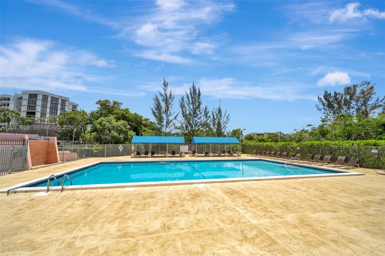14154 Kendale Lakes Cir, Miami, FL 33183 Photo