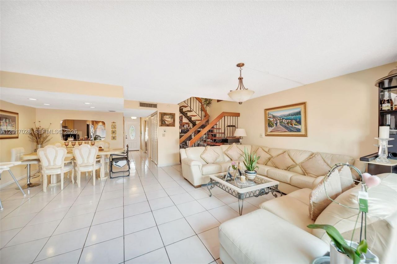 14154 Kendale Lakes Cir, Miami, FL 33183 Photo