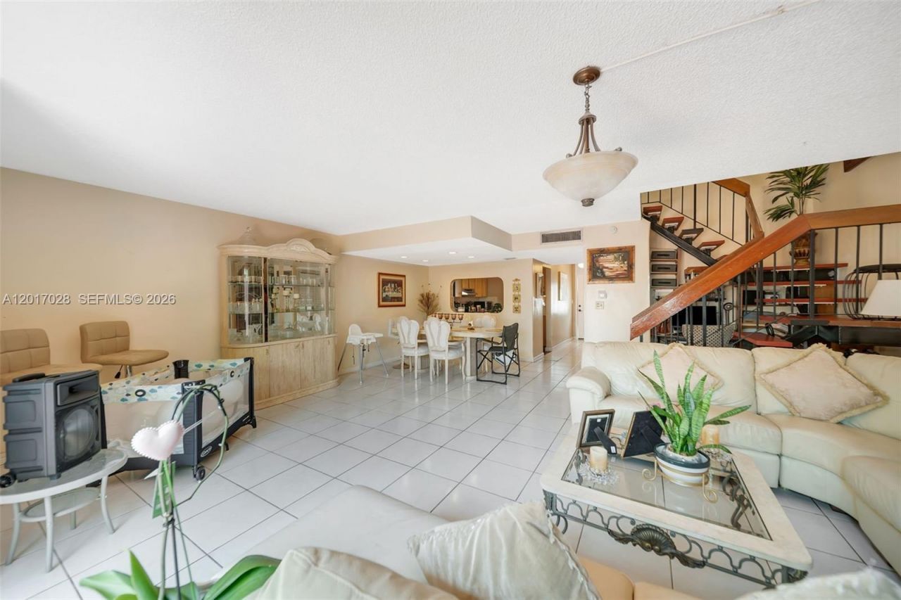 14154 Kendale Lakes Cir, Miami, FL 33183 Photo
