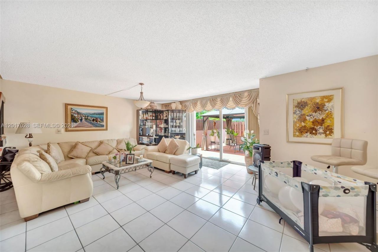 14154 Kendale Lakes Cir, Miami, FL 33183 Photo