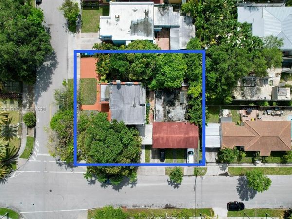 1792 SW 11th St , Miami, FL 33135