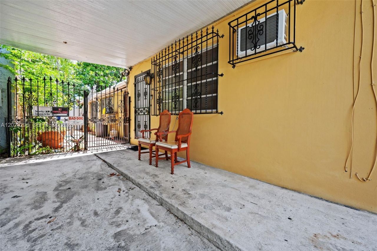 1792 SW 11th St , Miami, FL 33135 Photo
