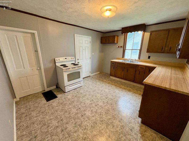 370 S Monroe Street, Tiffin, OH 44883 Photo 14