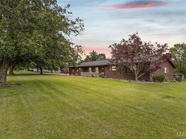 800 Hollow Avenue, Jerseyville, IL 62052