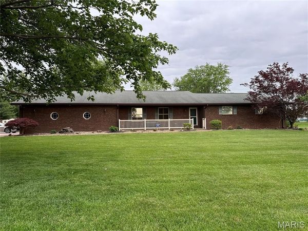 800 Hollow Avenue , Jerseyville, IL 62052