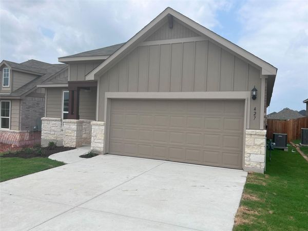 427 Tree nut LOOP , Buda, TX 78610