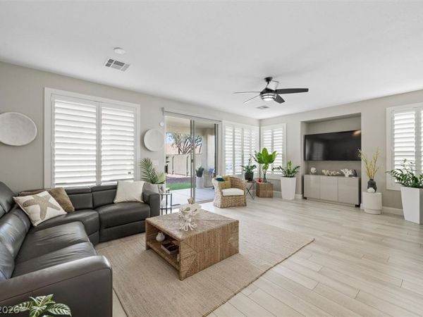 10232 Roma Madre Avenue, Las Vegas, NV 89135