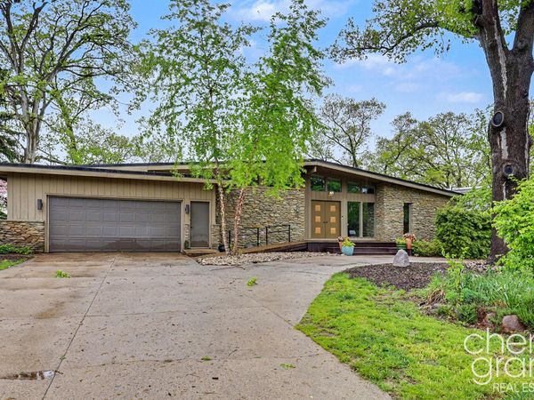 3255 Dorais Drive NE, Grand Rapids, MI 49525