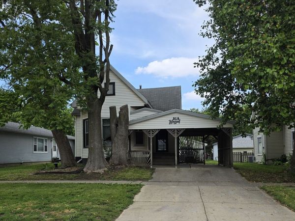 919 E Johnson Street, Clinton, IL 61727
