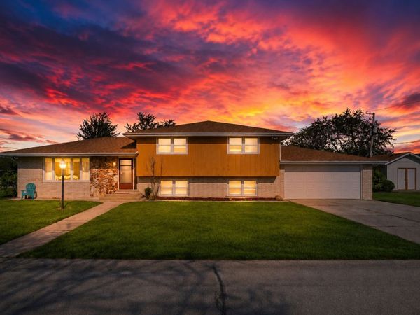10459 S 81st Avenue , Palos Hills, IL 60465