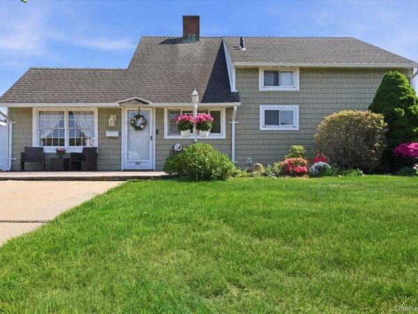 335 Twin Lane S, Wantagh, NY 11793