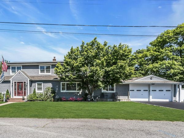 2 Vermont Street , Lindenhurst, NY 11757