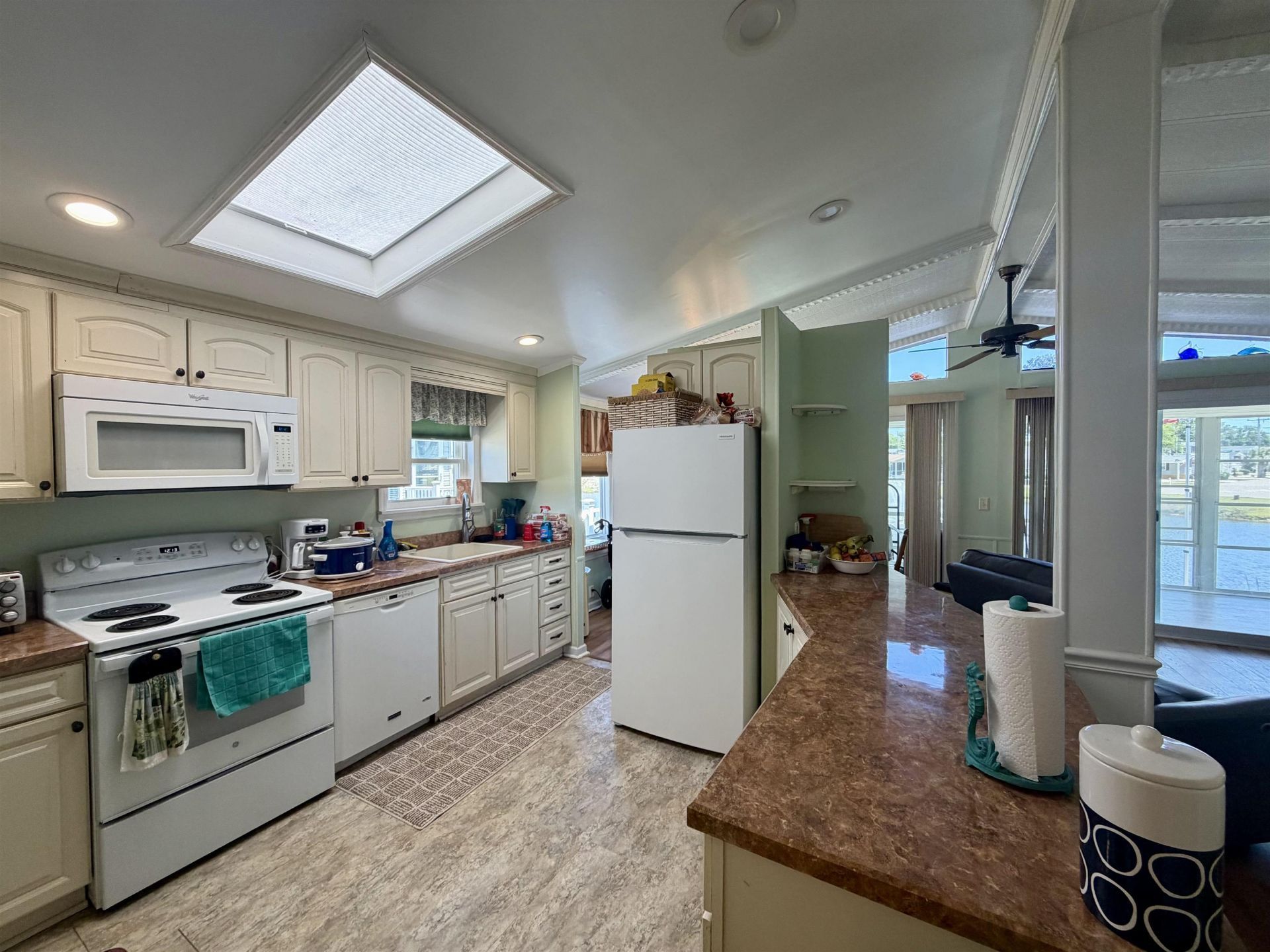 368 East Lake Dr.  Photo 4