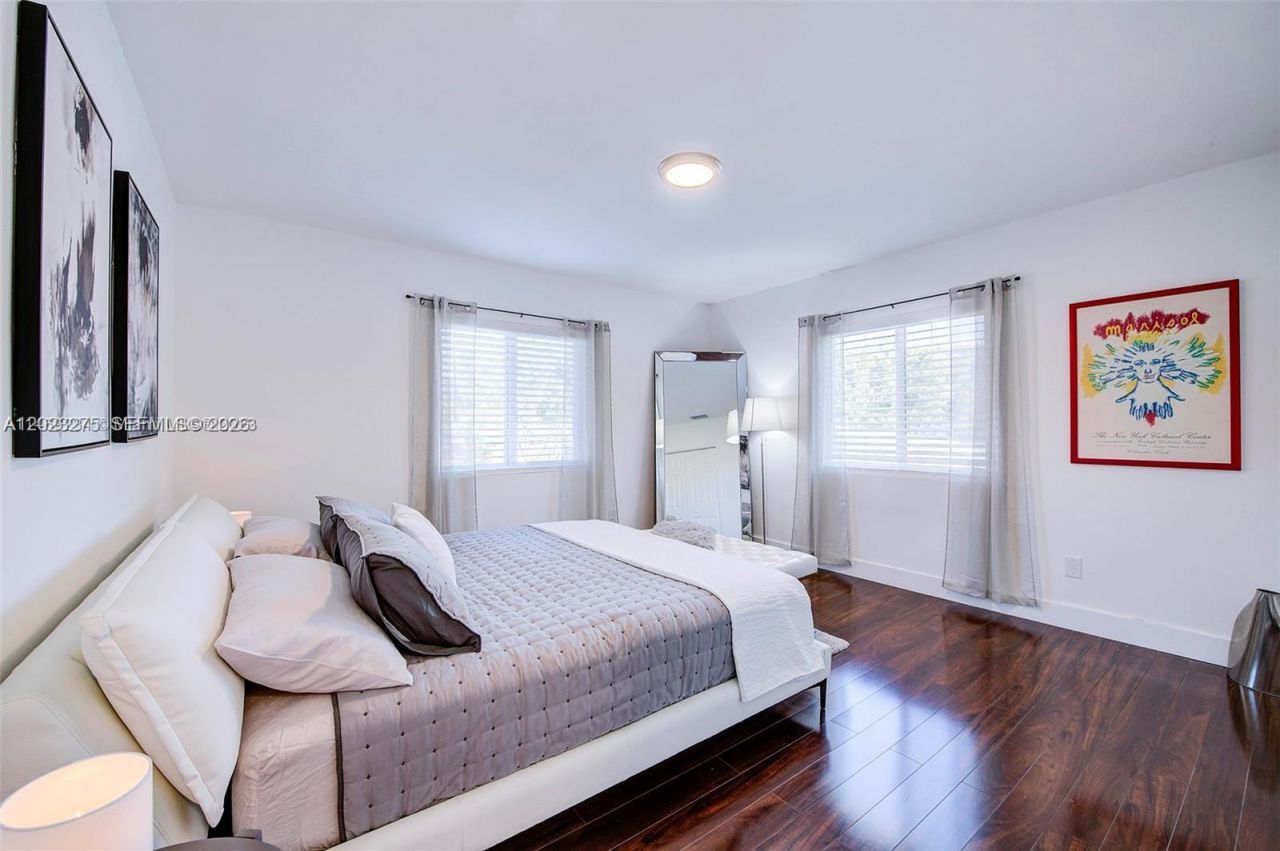 2190 NE 169th St, North Miami Beach, FL 33162 Photo