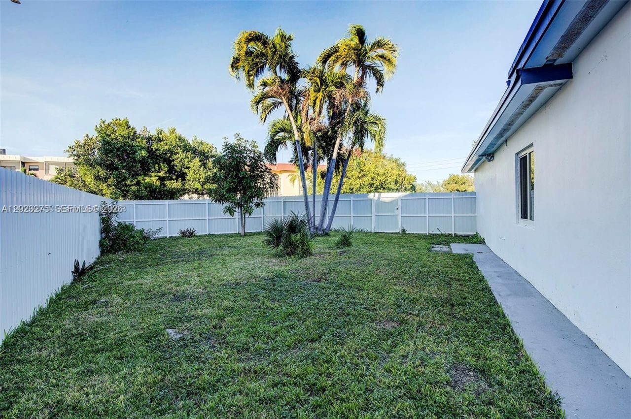 2190 NE 169th St, North Miami Beach, FL 33162 Photo