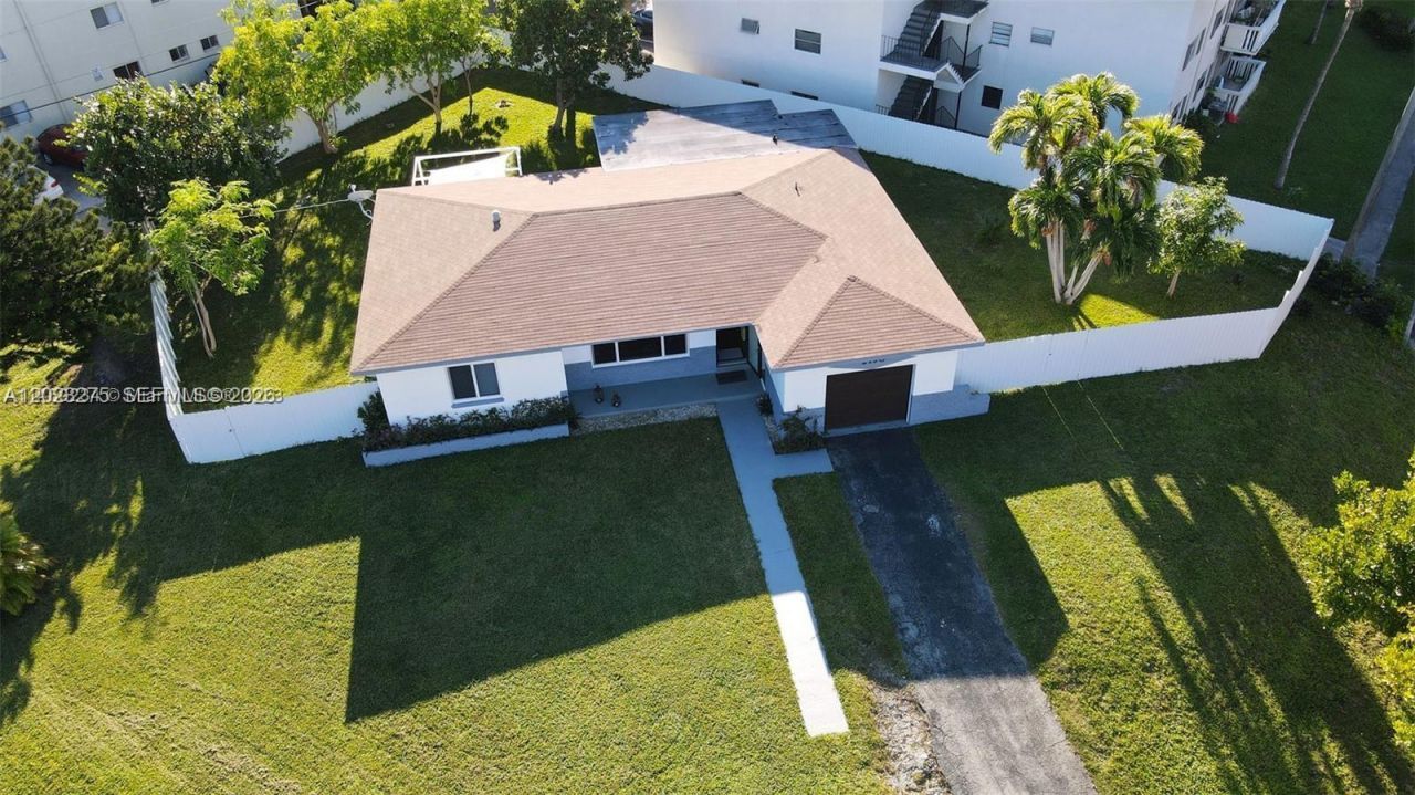 2190 NE 169th St, North Miami Beach, FL 33162 Photo