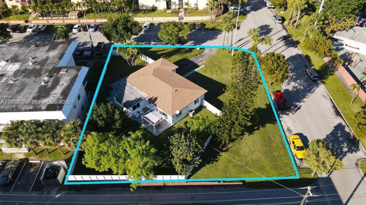 2190 NE 169th St, North Miami Beach, FL 33162 Photo