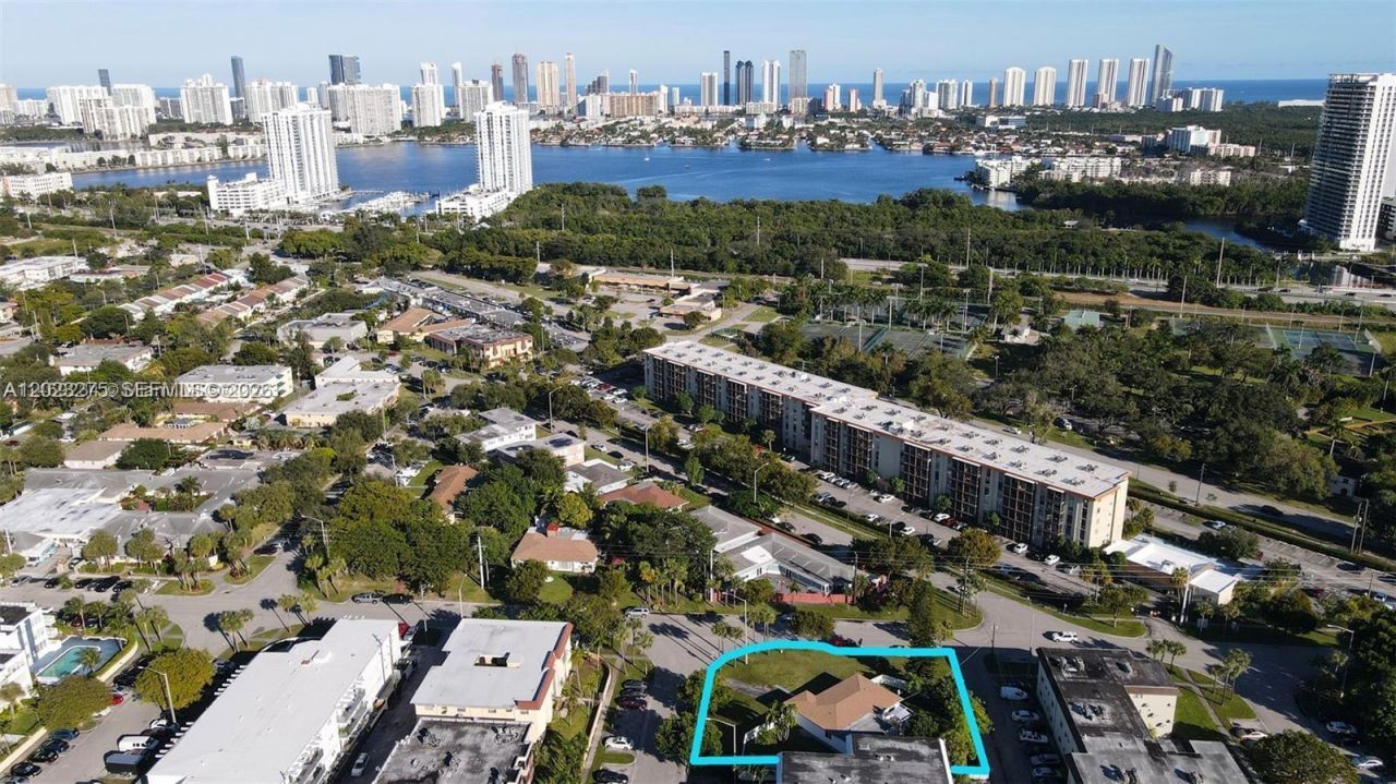 2190 NE 169th St, North Miami Beach, FL 33162 Photo
