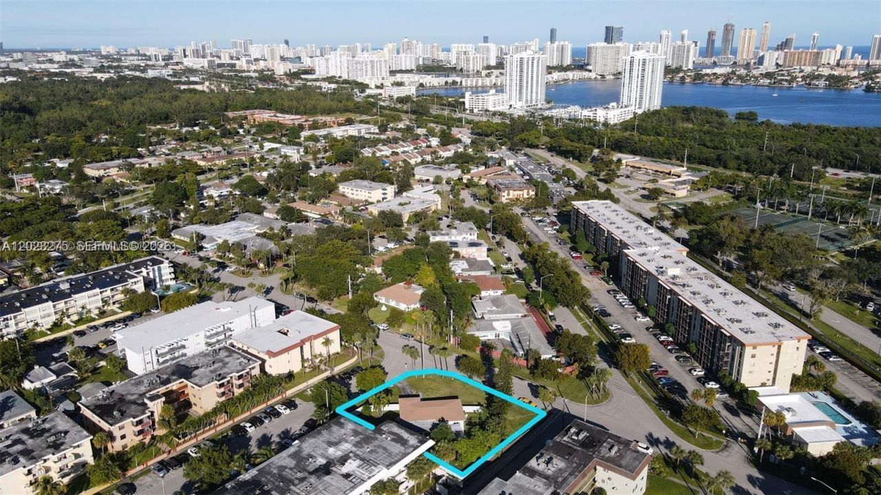 2190 NE 169th St, North Miami Beach, FL 33162 Photo