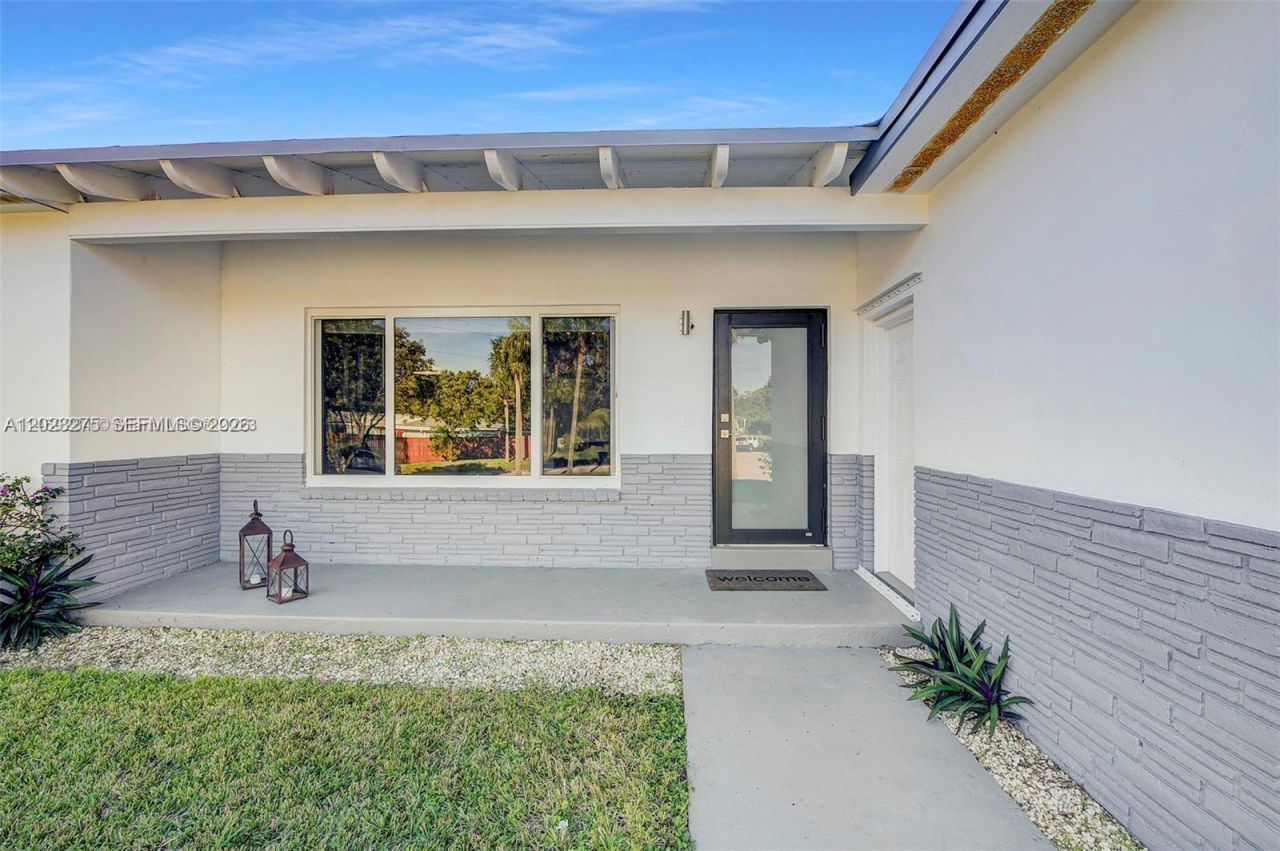 2190 NE 169th St, North Miami Beach, FL 33162 Photo