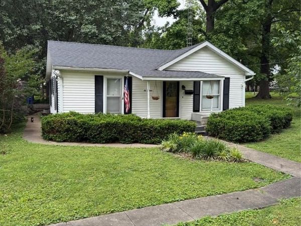 615 Vine Street , Duquoin, IL 62832