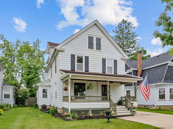 379 Seminary Avenue , Aurora, IL 60505