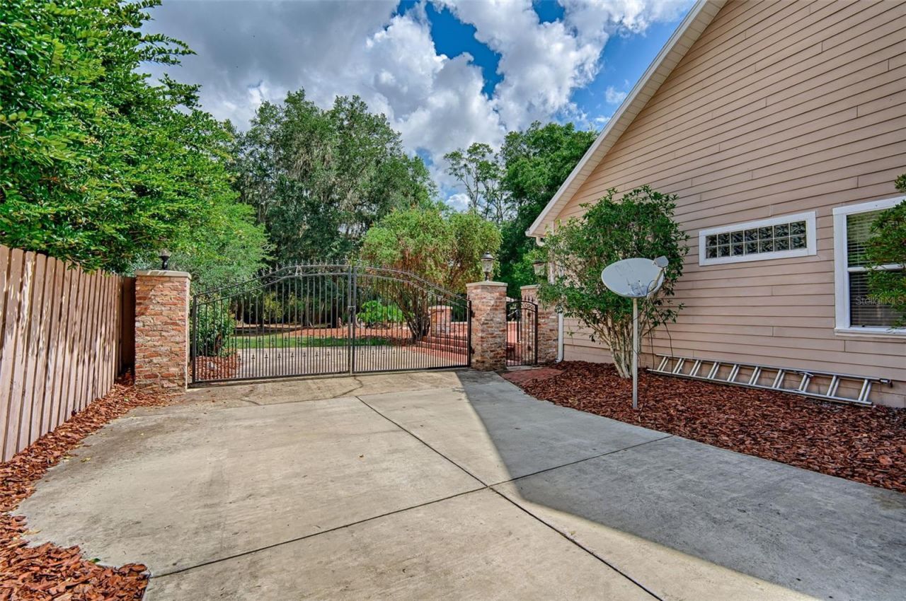 12208 SW 9th Avenue , Newberry, FL 32669 Photo