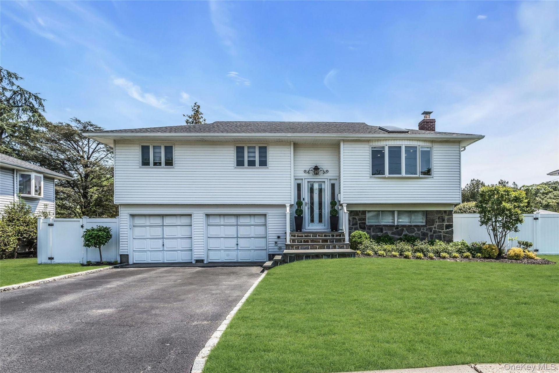 15 Lois Lane , Old Bethpage, NY 11804 Main Photo