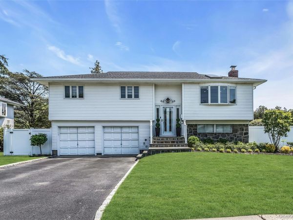 15 Lois Lane , Old Bethpage, NY 11804