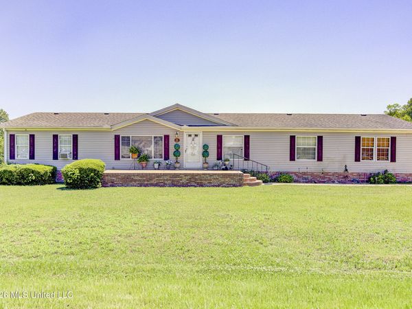 304 Grey Creek Drive, Vicksburg, MS 39183