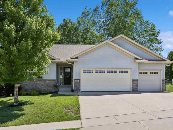 1936 Mackinaw Dr, Iowa City, IA 52245