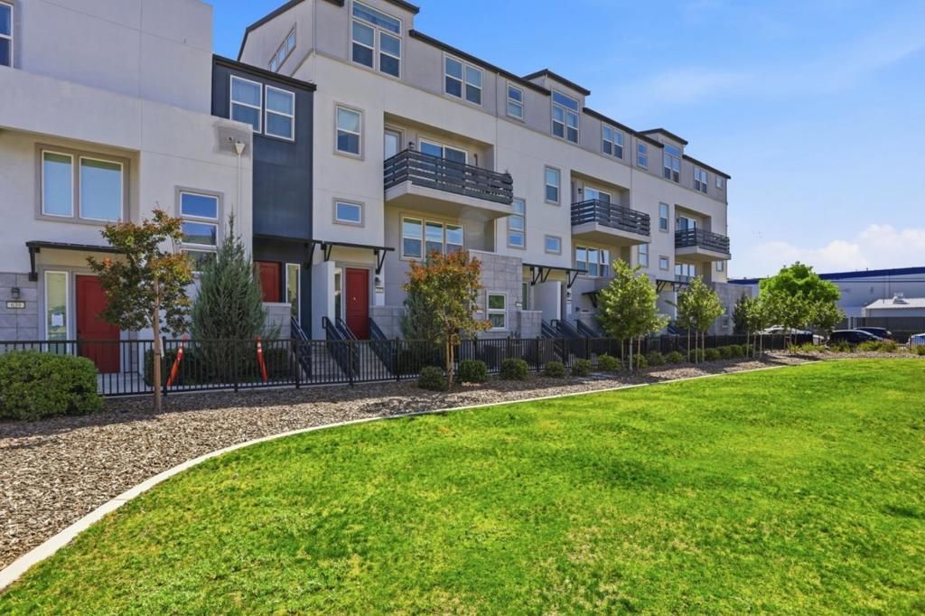 633 Blackbury Lane, San Jose, CA 95133 Main Photo