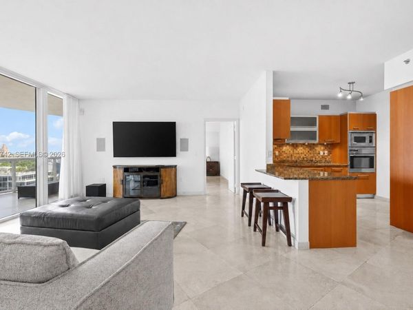 400 Alton Rd, Unit 907, Miami Beach, FL 33139