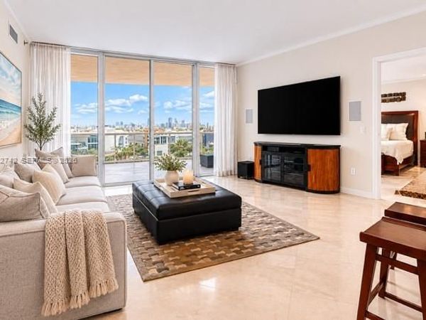 400 Alton Rd, Unit 907, Miami Beach, FL 33139
