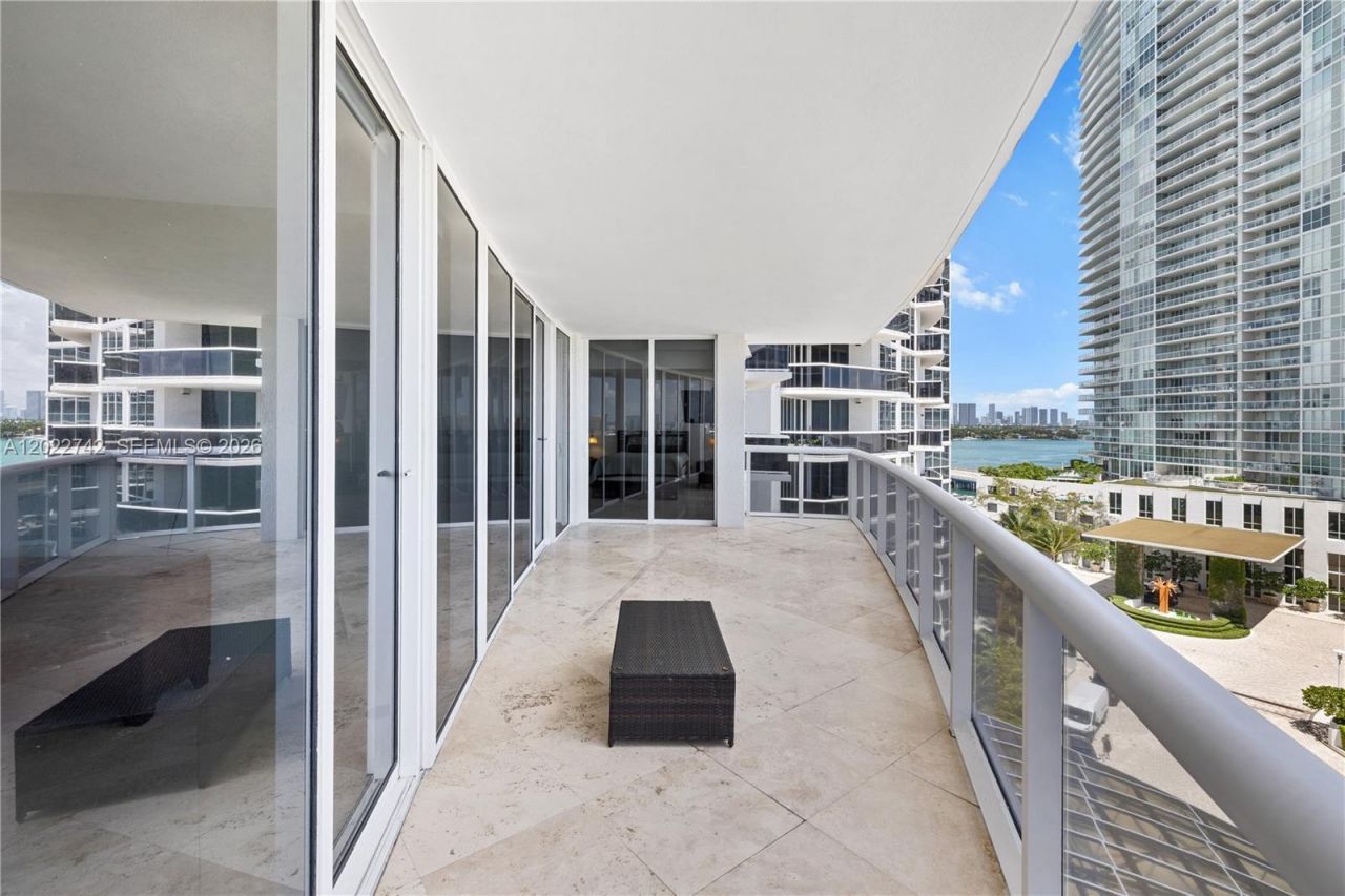 400 Alton Rd, Unit 907, Miami Beach, FL 33139 Photo