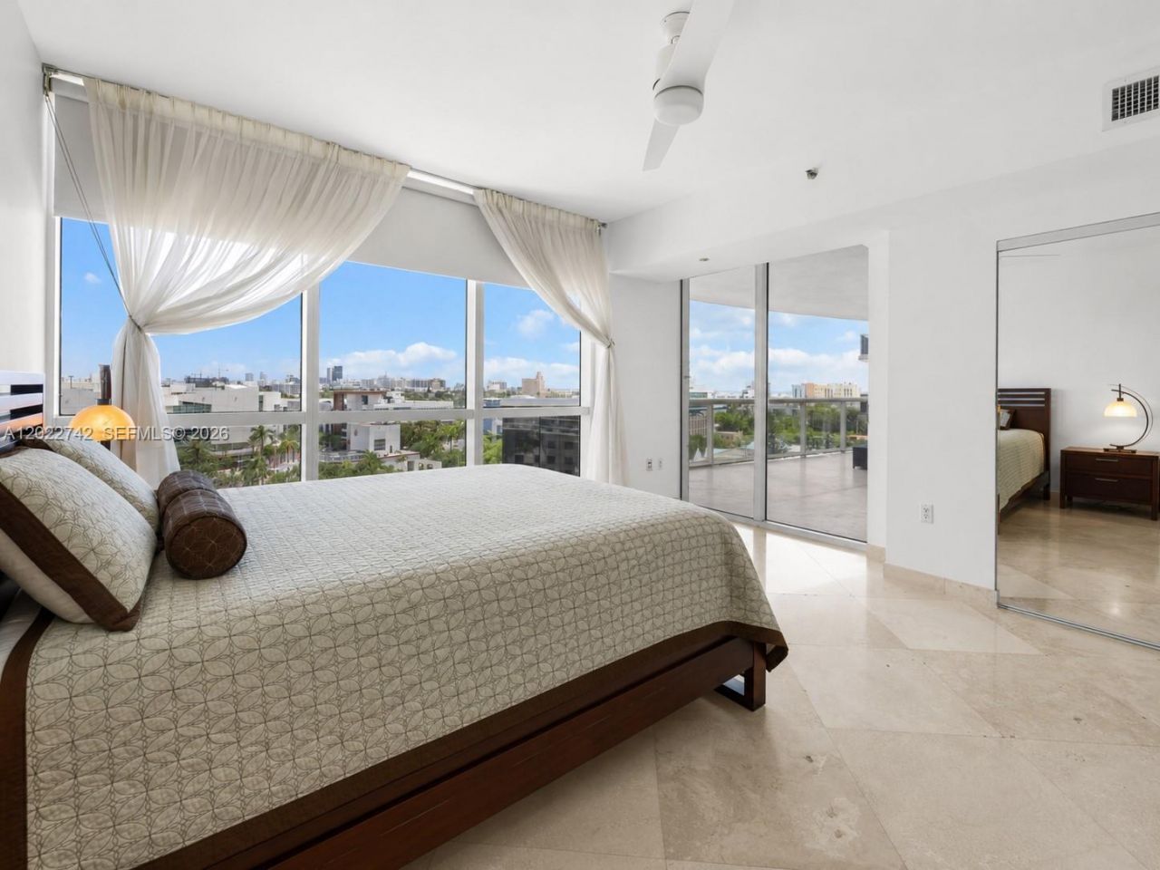 400 Alton Rd, Unit 907, Miami Beach, FL 33139 Photo