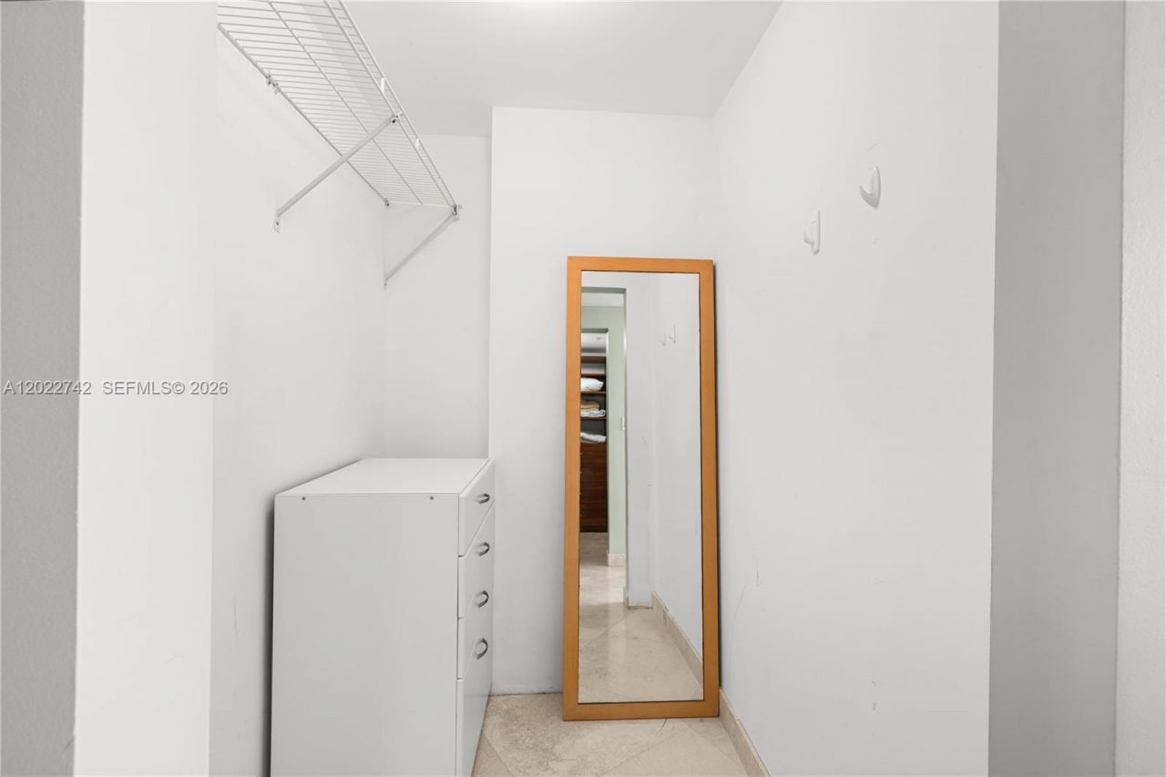 400 Alton Rd, Unit 907, Miami Beach, FL 33139 Photo
