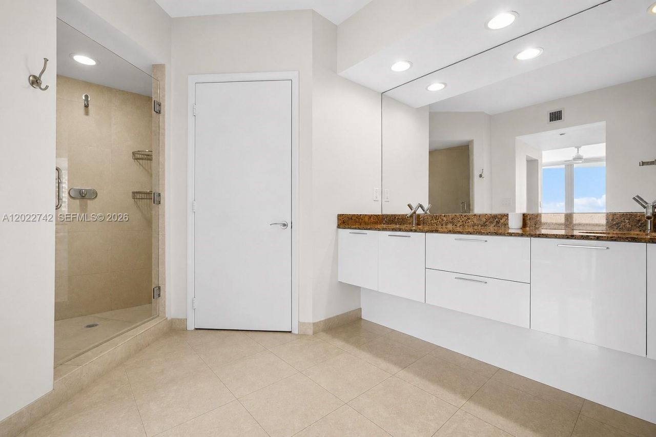 400 Alton Rd, Unit 907, Miami Beach, FL 33139 Photo