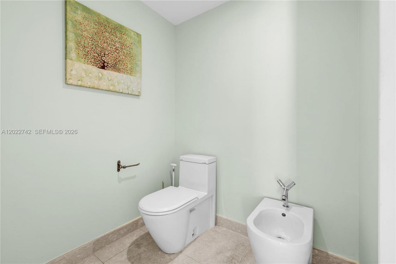 400 Alton Rd, Unit 907, Miami Beach, FL 33139 Photo